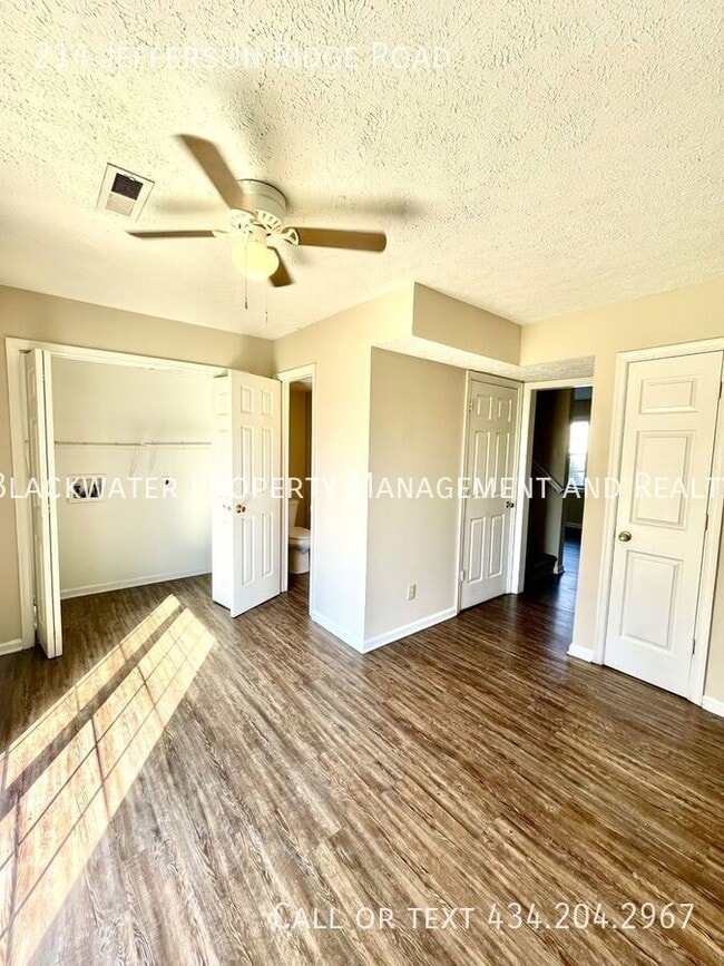 Building Photo - 214 Jefferson Ridge Rd