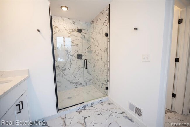 Building Photo - 3351 Cummings Ave