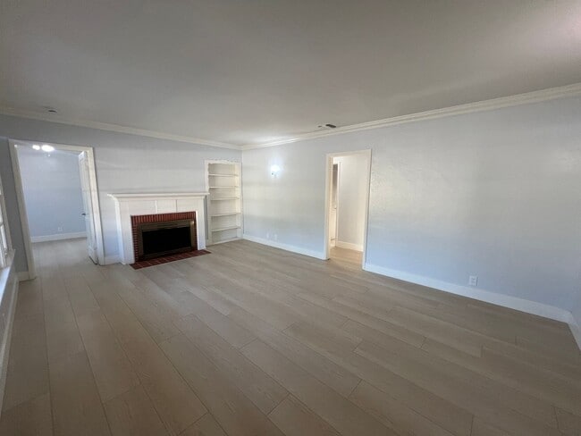 Building Photo - Burbank 3 bedroom 2 bathroom house for ren...