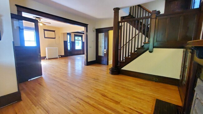 Building Photo - 2204 Emerson Ave S