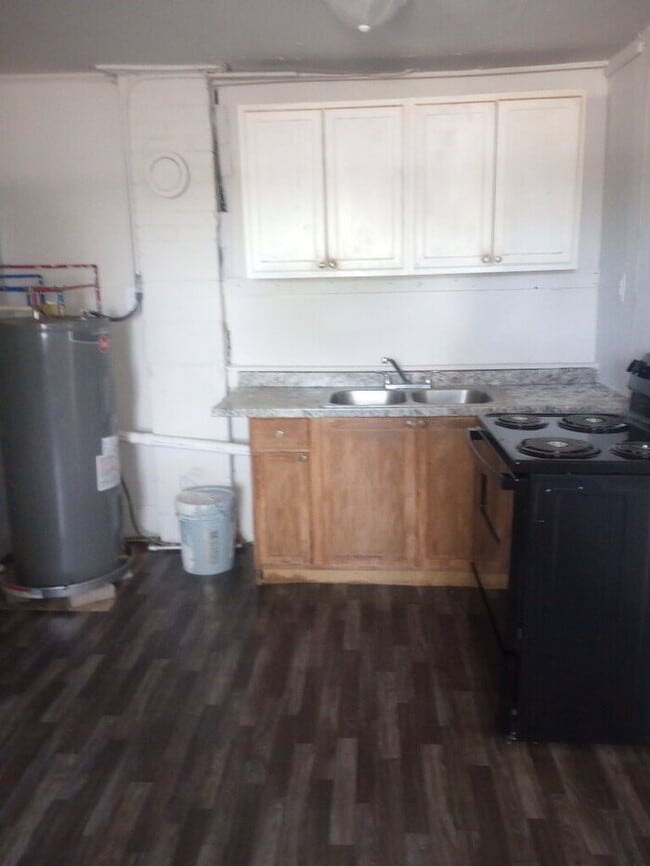 Building Photo - 1 bedroom 1 bathroom duplex in Clinton