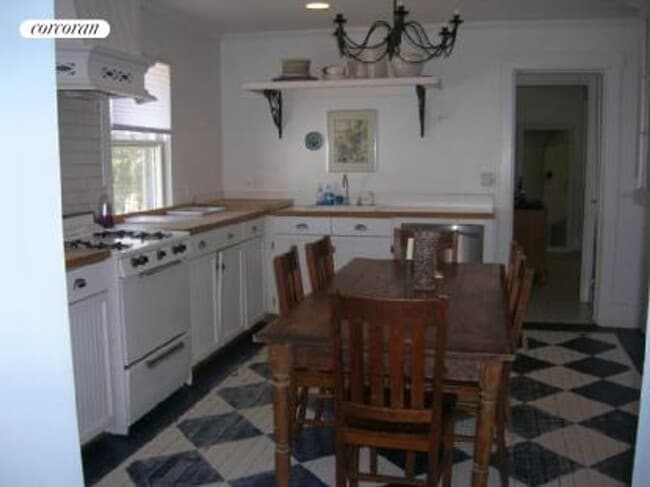 Building Photo - 101 Pantigo Rd