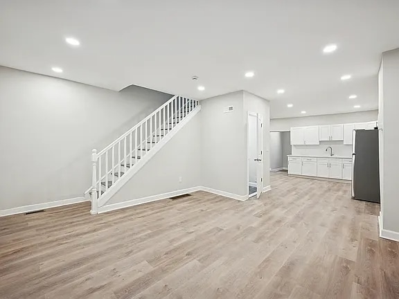 Building Photo - 5959 Windsor Ave