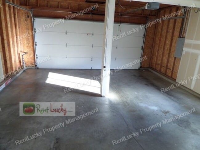 Building Photo - Beautiful 3-Bedroom Home in Sought-After F...