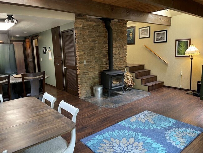 Building Photo - 52633 Sunset Dr