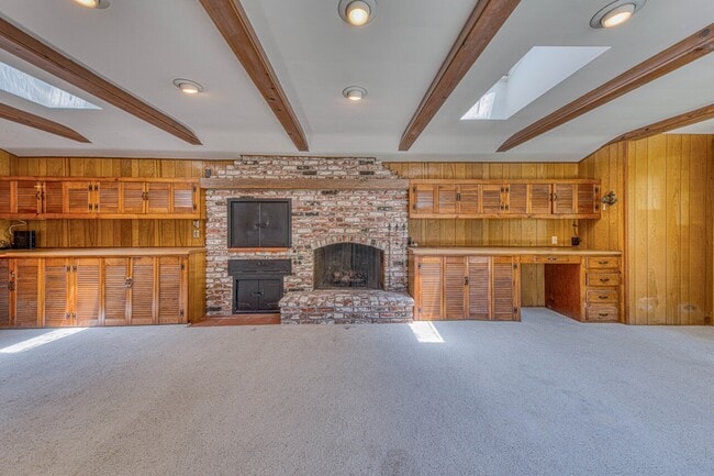 Building Photo - 1095 Laurel Ln