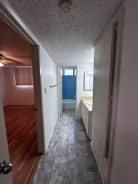 Building Photo - 135 N Swall Dr