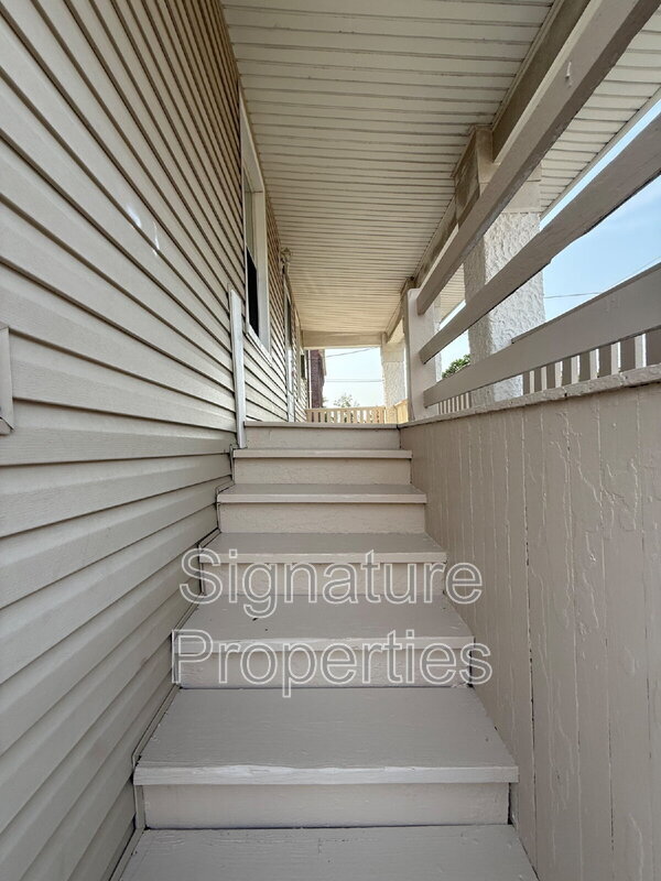 Building Photo - 180 W Balview Ave