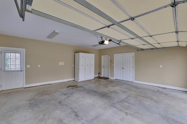 Building Photo - 614 Greene Dr