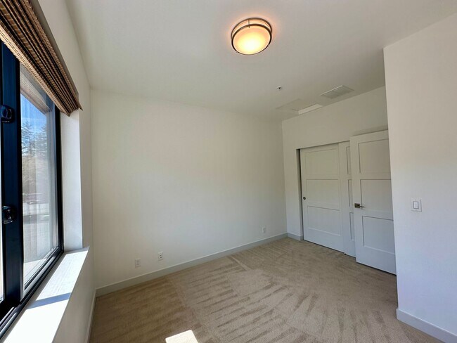 Building Photo - 4757 Kona Dr