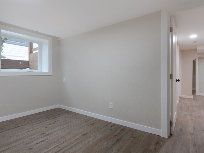 Building Photo - 4215 N Colonial Ave