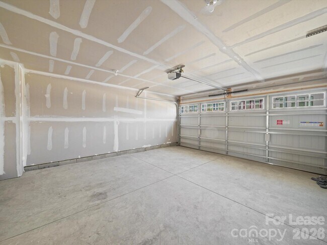 Building Photo - 9922 Oaklawn Blvd NW