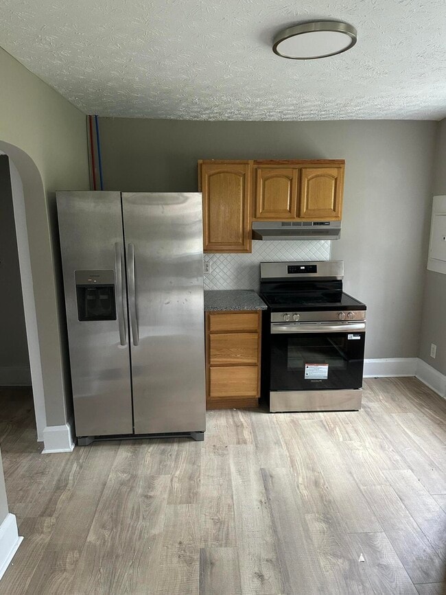 Building Photo - 302 Clay St