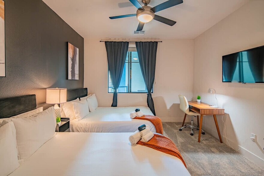 Building Photo - 15501 N Dial Blvd