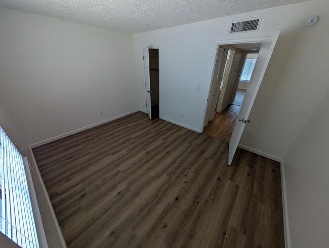 Building Photo - 1430 N Leawood Pl