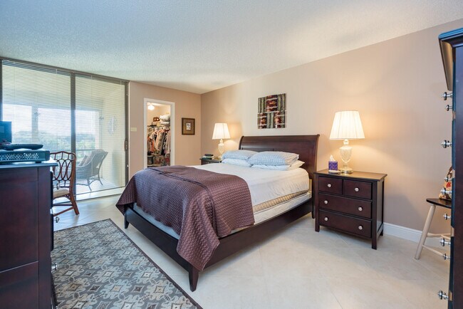 Building Photo - 5188 Woodland Lakes Dr