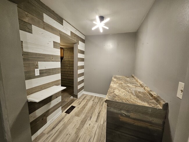 Building Photo - 4009 Oliver Ave