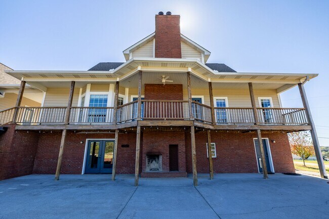 Building Photo - Greenback 37742 - 4 bedroom, 4.5 bath home...