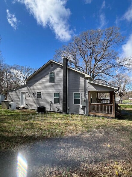 Building Photo - 551 Ridgeway Cir