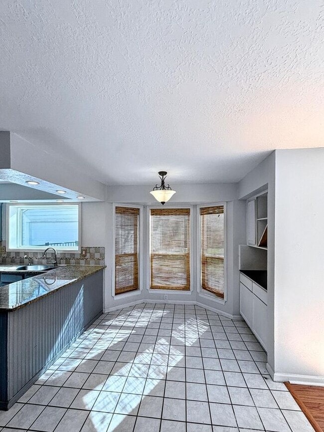 Building Photo - 4330 Meadow Springs Dr