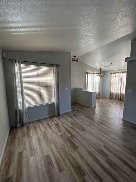 Building Photo - 520 Arrowhead Trl