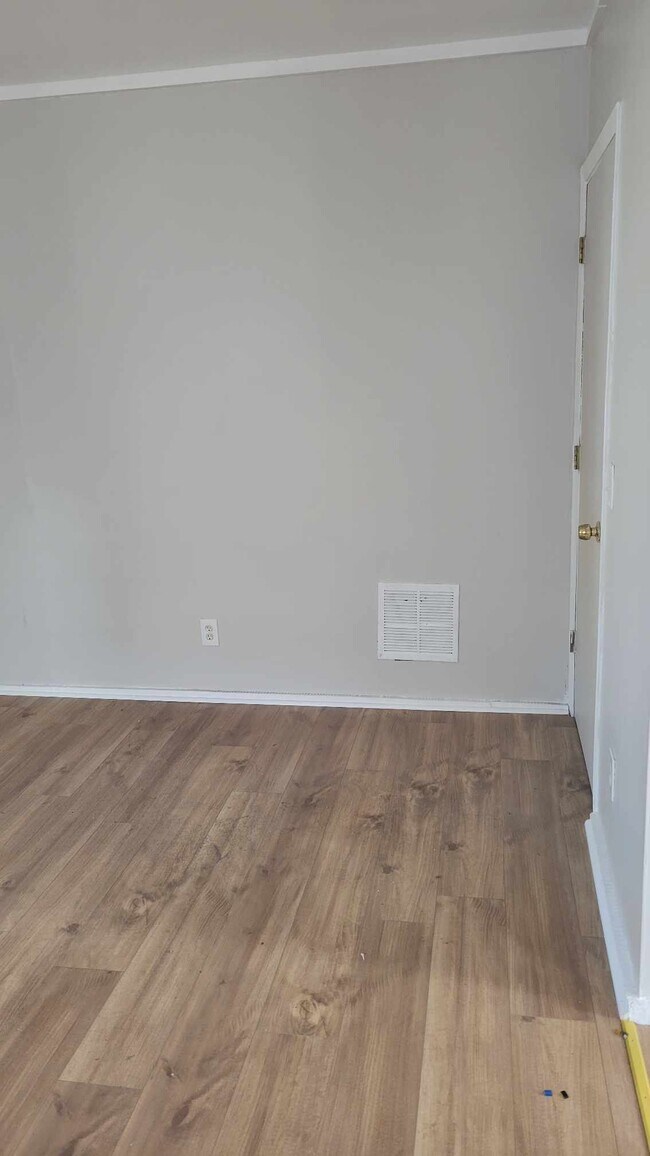 Building Photo - 6th Street rental