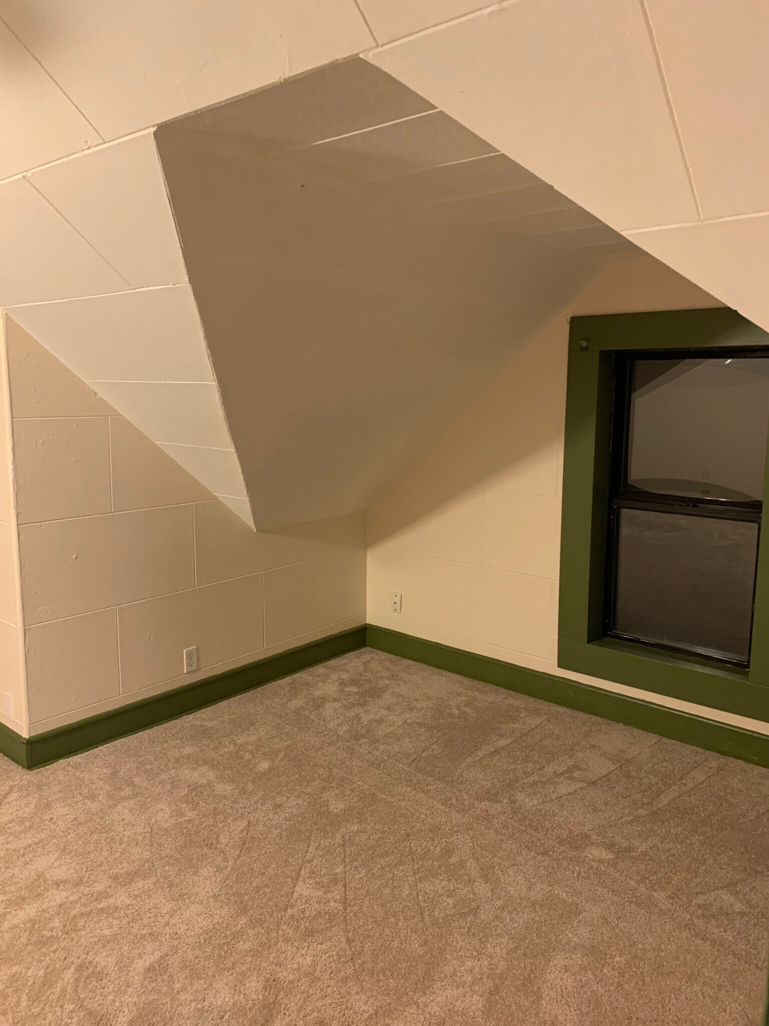 Building Photo - 802 N 8th Ave