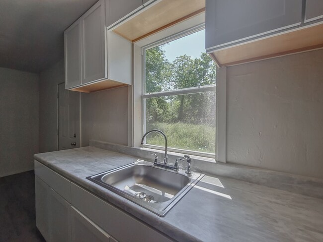 Building Photo - Newly Remodeled FOUR bedroom home in Spencer! FOR RENT!