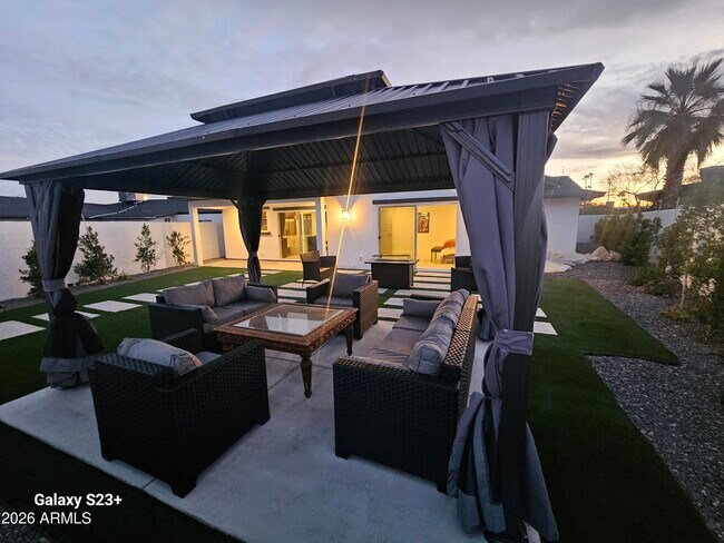 Building Photo - 2817 N 71st Pl