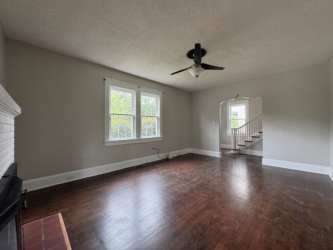 Building Photo - Welcome to this charming home in Portsmout...