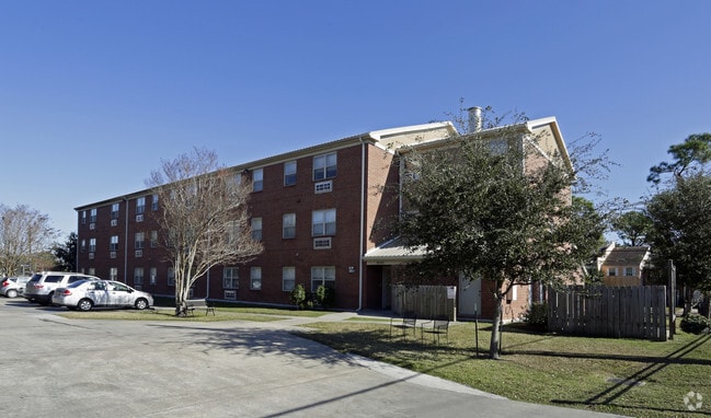 Building Photo - Pine Street