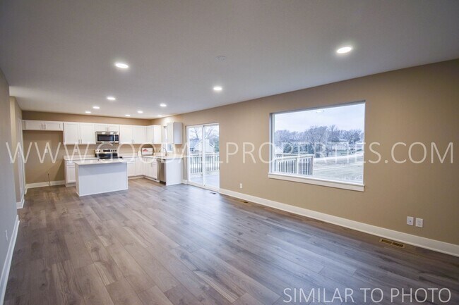 Building Photo - Wonderful 5 bedroom, 3.5 bath with a finis...