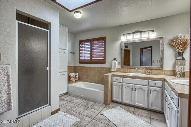 Building Photo - 6344 Via Aventura Dr