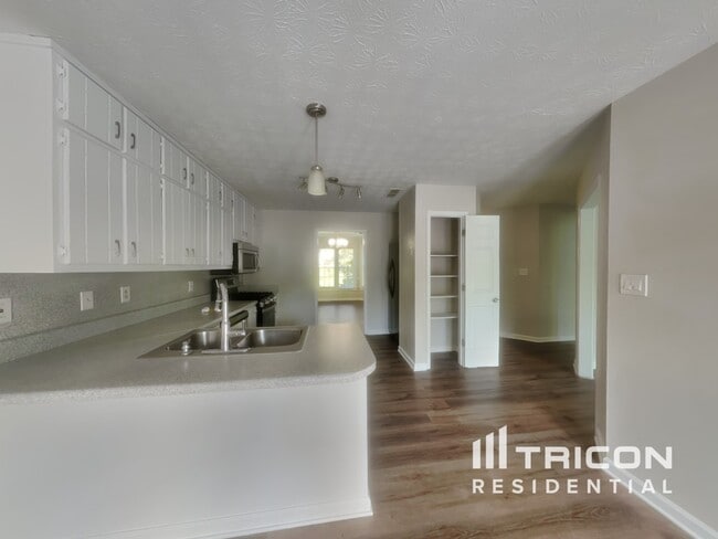 Building Photo - 325 Cypress Ln