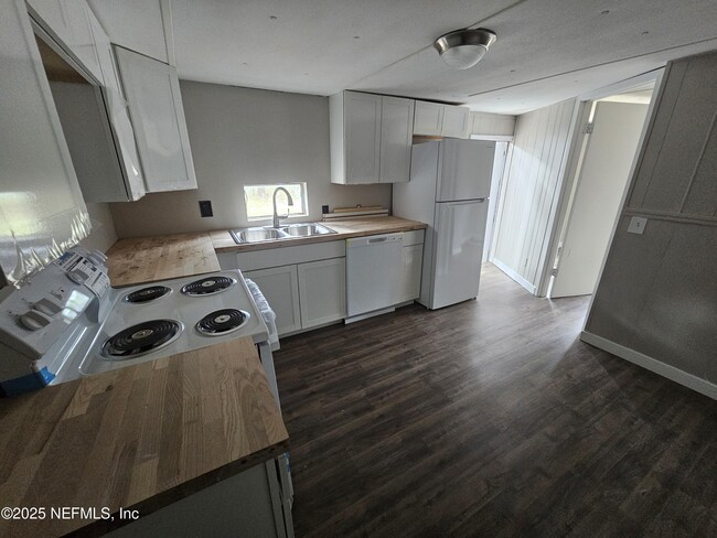 Building Photo - 7577 Sonia Dr