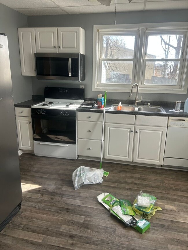 Building Photo - 3 bed, 1.5 bath home for rent in Princeton, Indiana