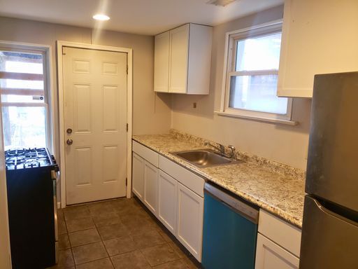 Building Photo - 3102 Bergman St