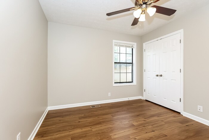 Building Photo - 406 Highland Dr