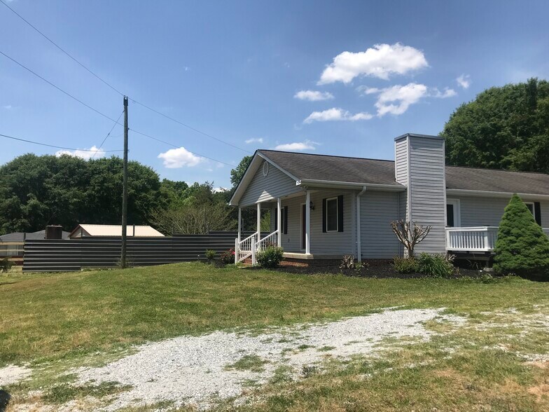 Available- Easley 3 Bedroom & 2 Bathroom - 1619 Cedar Rock Church Rd