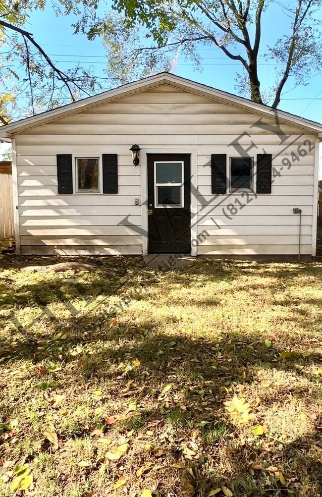 Building Photo - Large four bedroom in Farrington's Grove Historical District