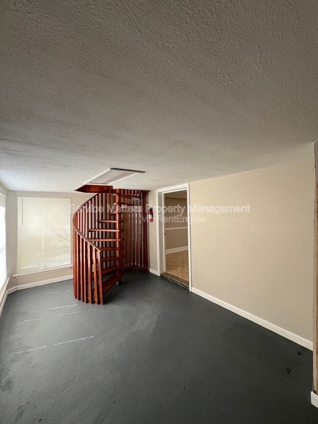 Building Photo - 3305 E Blount St
