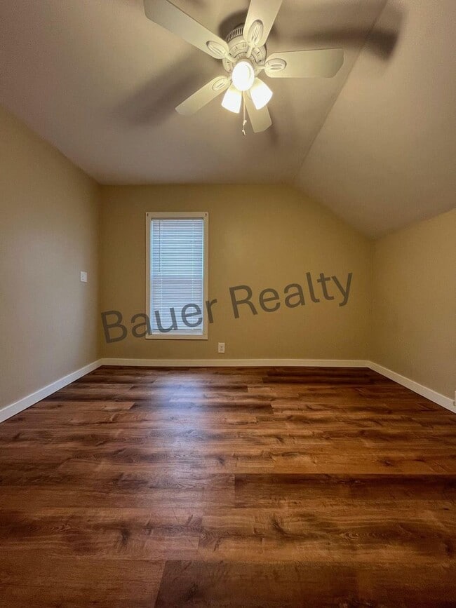 Building Photo - Beautiful 4 Bedroom on Ashland's South Side