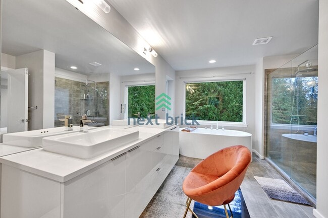 Building Photo - 4 BED & 2.5 SINGLE FAMILY HOUSE FOR RENT