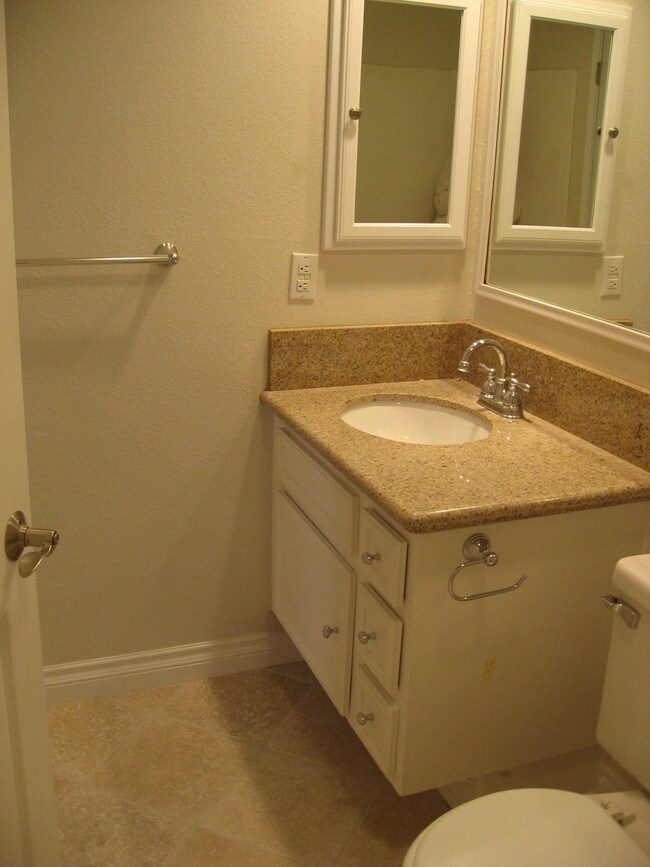 Building Photo - 2202 River Run Dr