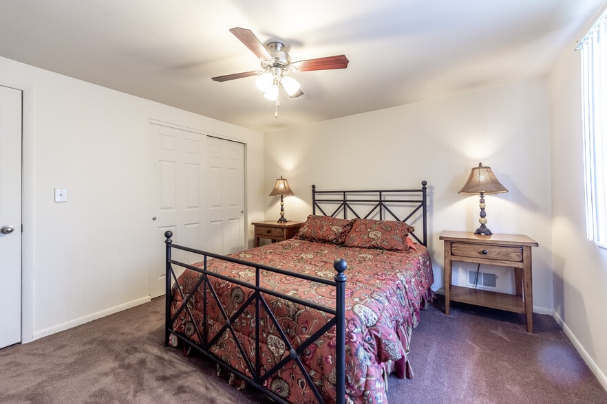 Master Bedroom - Shadeland Terrace Townhomes w/Full Basements