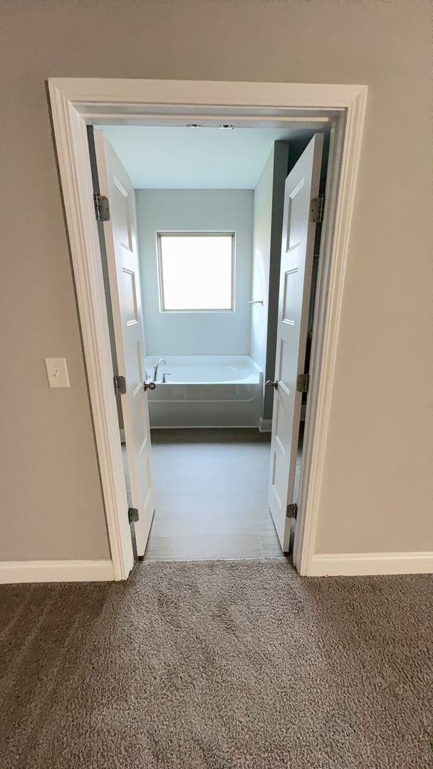 Building Photo - AVAILABLE NOW!! Beautiful 4 bd in Cambridg...