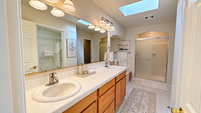 Building Photo - 1602 E 53rd Ave