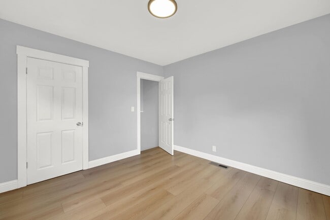 Building Photo - Modern Style Renovated 2 Bedroom 1 Bath House in Oakland -- Available Now!!!