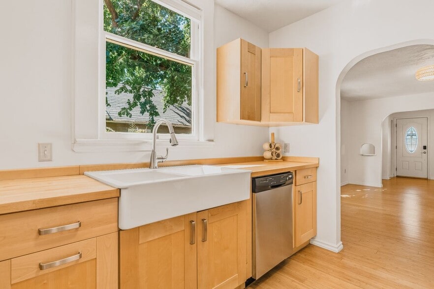 Building Photo - 1610 N 10th St