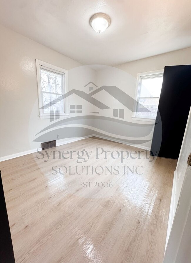 Building Photo - First Floor Living - $295 DEPOSIT